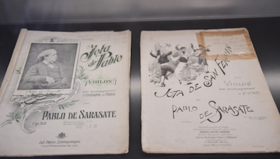 Cuadernos con dos jotas que compuso Sarasate. (Idoia ZABALETA/FOKU)