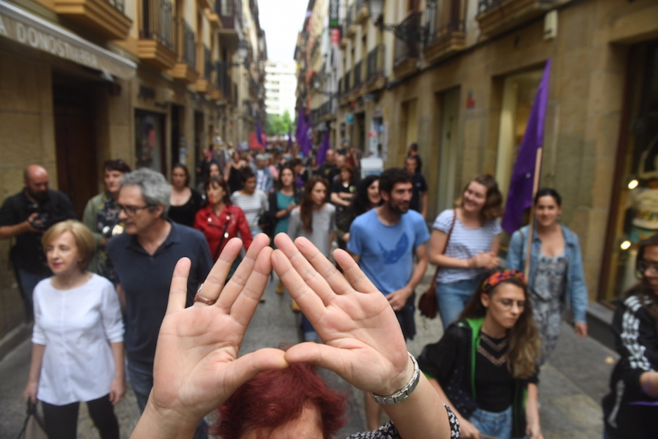 Manifestación por las calles de la Parte Vieja de Donostia (Jon URBE / FOKU)