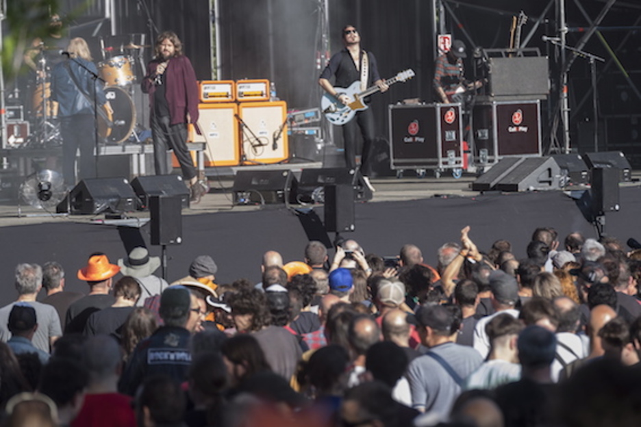 Rival Sons presentó un ejercicio de estilo de rock duro. (Juanan RUIZ/FOKU)