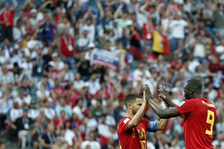La dupla Hazard-Lukaku lidera una interesante selección belga. (ADRIAN DENNIS / AFP)