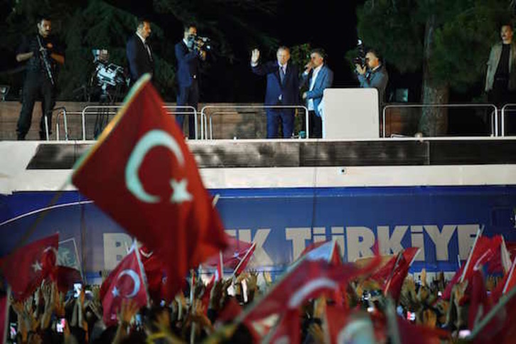 Erdogan, tras autoproclamarse ganador de los comicios. (Bulent KILIC/AFP)