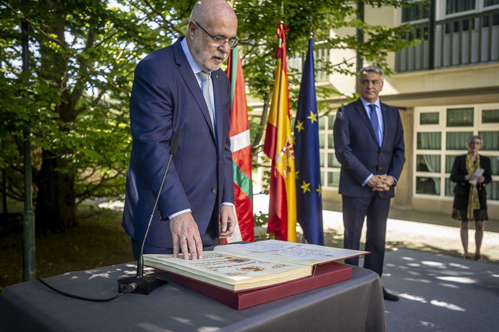 Jesus Loza toma el cargo de delegado del Gobierno español en la CAV. (Jaizki FONTANEDA / FOKU)