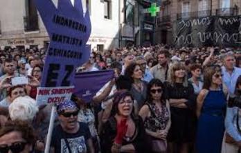 Protesta en Iruñea por la puesta en libertad de ‘La Manada’. (Jagoba MANTEROLA/FOKU)