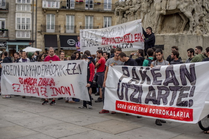 Concentración en Gasteiz contra las detenciones. (Jaizki FONTANEDA/FOKU)