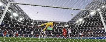 El txuri urdin Adnan Januzaj ha hecho el gol que ha dado la victoria a Bélgica. (Attila KISBENEDEK/AFP)