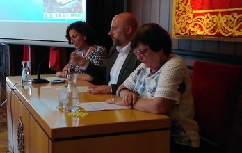 El nuevo delegado del Gobierno español en Nafarroa, junto a Beaumont y Gomez, en una reunión sobre sanfermines. (GOBIERNO DE NAFARROA)