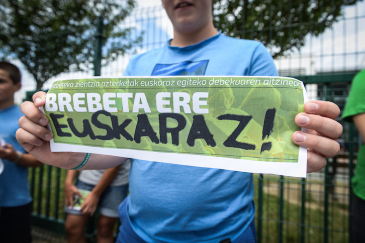 Brebeteko zientzietako azterketa euskaraz egin ahal izateko elkarretaratzea. (Aurore LUCAS)