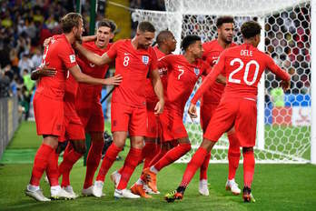 La selección inglesa celebra el gol de Kane. (Alexander NEMENOV / AFP)