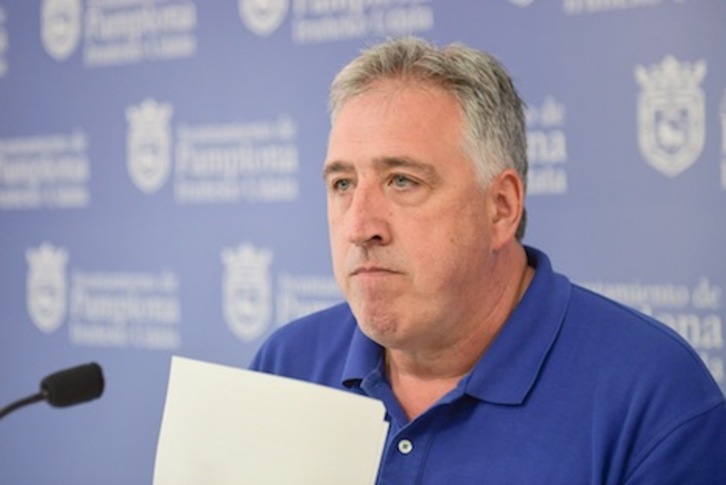 El alcalde Joseba Asiron, en su comparecencia ente los medios. (Idoia ZABALETA/FOKU)