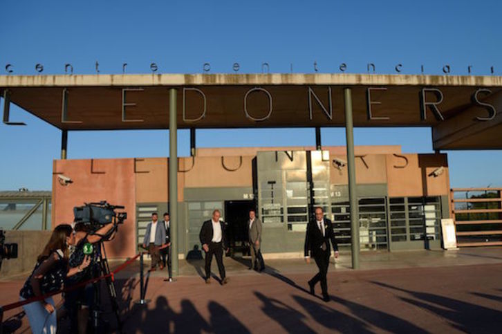 El president Quim Torra, ayer, a su salida de la cárcel de Lledoners, donde visitó a los presos políticos. (Josep LAGO/AFP)