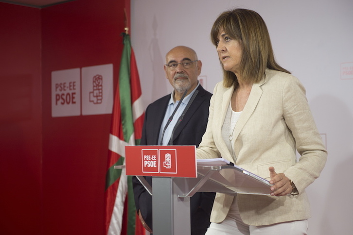 Idoia Mendia ha comparecido acompañado por José Antonio Pastor. (Monika DEL VALLE / FOKU)