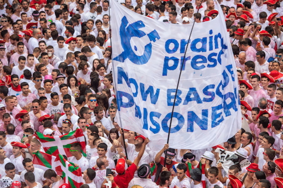 Pancarta por los presos. (FOKU)