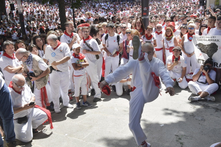 Aurresku por los derechos de los presos. (Idoia ZABALETA/FOKU)