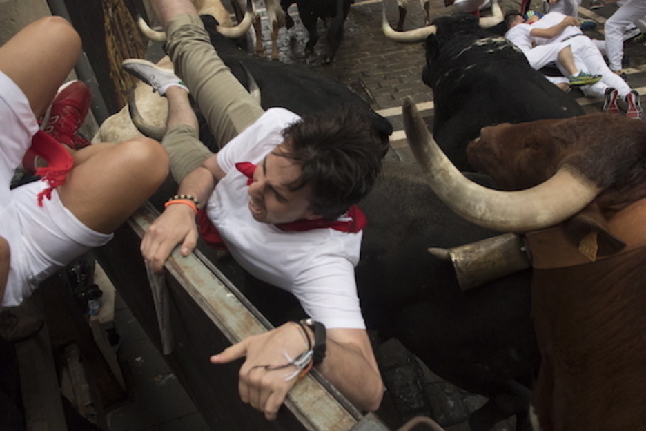 Adarkatua bakarra izan bada ere, lau pertsona ospitaleratu dituzte. (FOKU) Adarkatua bakarra izan bada ere, lau pertsona ospitaleratu dituzte. (FOKU)