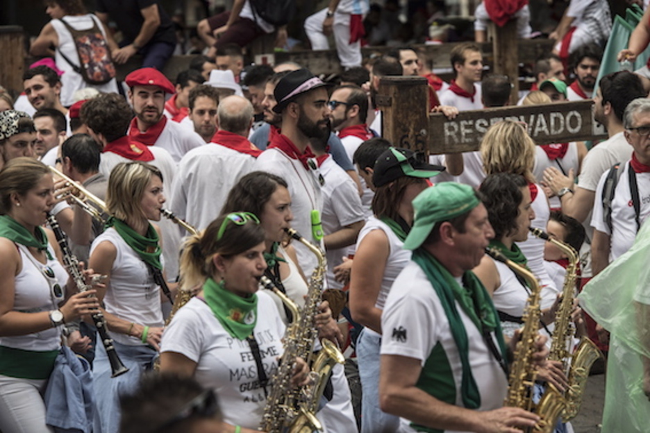 Txaranga bat, giroa alaitzen. (Jagoba MANTEROLA/FOKU)