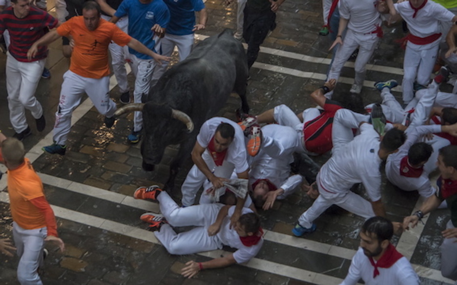 Los únicos heridos han sido por contusiones. (Andoni CANELLADA/FOKU) Los únicos heridos han sido por contusiones. (Andoni CANELLADA/FOKU)
