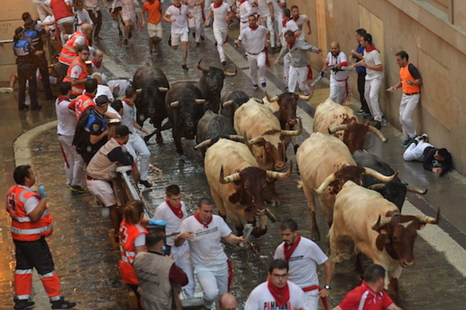 15 segundos han tardado los toros en salir del corral. (Idoia ZABALETA/FOKU) 15 segundos han tardado los toros en salir del corral. (Idoia ZABALETA/FOKU)