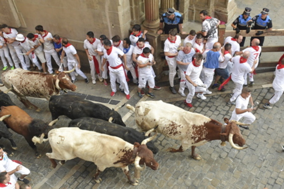 La torada alcanza el tramo final de Santo Domingo. (Idoia ZABALETA/FOKU) La torada alcanza el tramo final de Santo Domingo. (Idoia ZABALETA/FOKU)