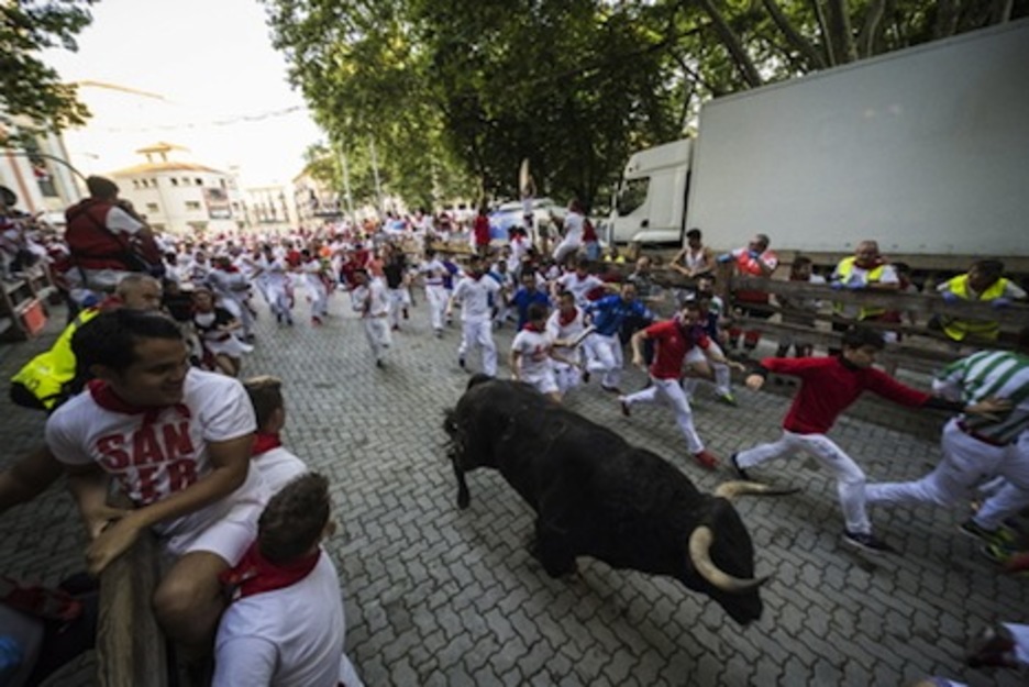 Pijotero enfila la entrada a la plaza. (Gorka RUBIO/FOKU) Pijotero enfila la entrada a la plaza. (Gorka RUBIO/FOKU)