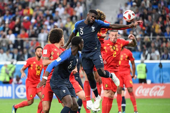 Este remate de Umtiti vale el pase a la final del Mundial. (CHRISTOPHE SIMON / AFP)