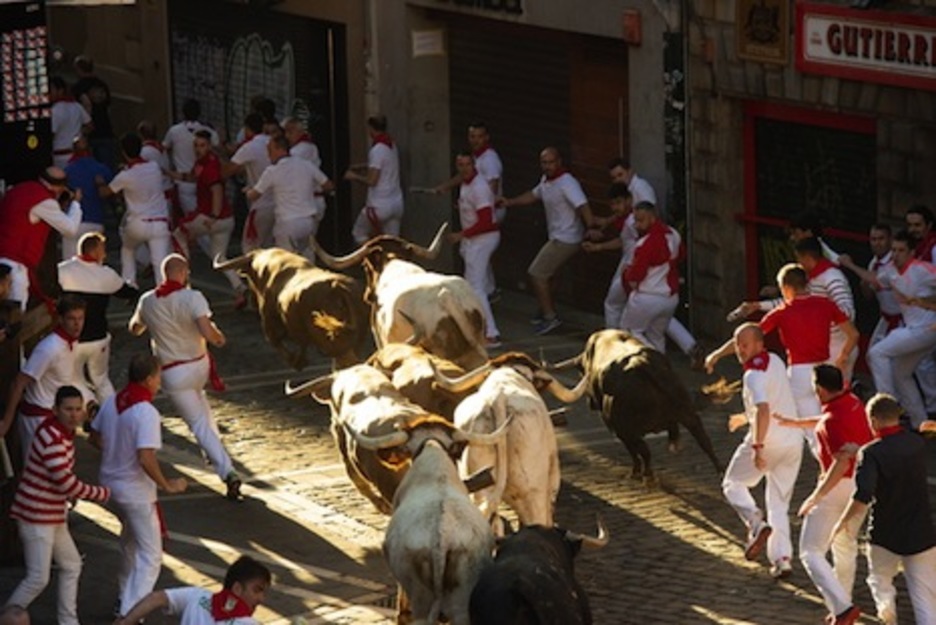 La torada, iluminada por el sol al entrar en Mercaderes. (Lander F. ARROYABE/FOKU) La torada, iluminada por el sol al entrar en Mercaderes. (Lander F. ARROYABE/FOKU)
