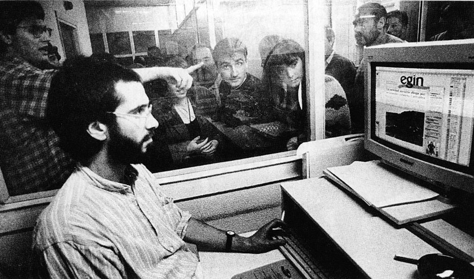 'Egin'-en primera osatzeko lanetan. 'Egin'-en primera osatzeko lanetan.