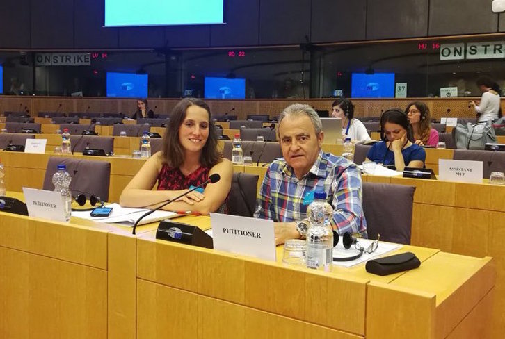 Nerea Martínez y Andoni Txasko, en el Parlamento Europeo. (@Martxoak3)