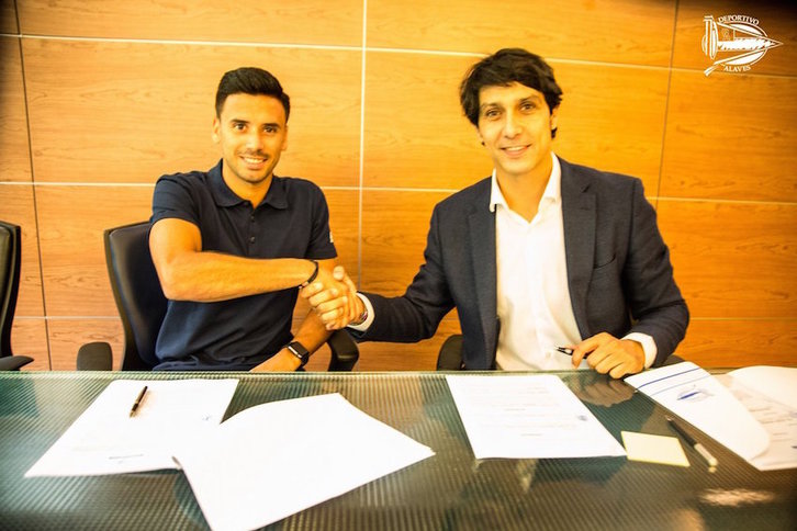 Javi Muñoz, a la izquierda, será cedido al Oviedo. (@Alaves)