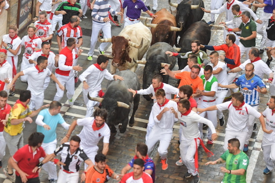 Aurtengo azkarrena, halakoxea izan da sanferminetako azken entzierroa. (Idoia ZABALETA/FOKU) Aurtengo azkarrena, halakoxea izan da sanferminetako azken entzierroa. (Idoia ZABALETA/FOKU)