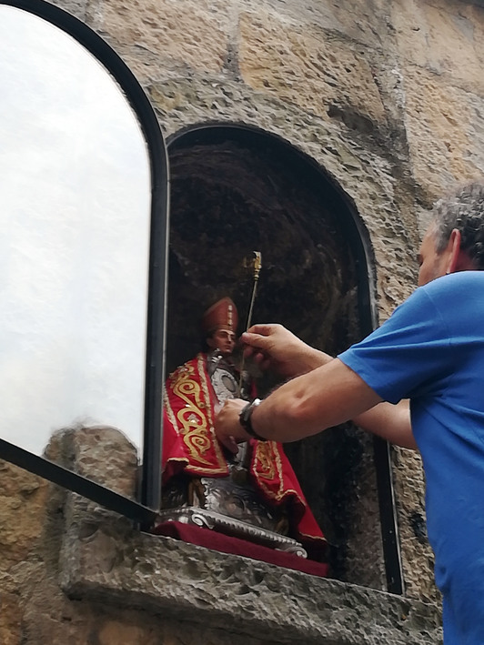 La imagen habitual de San Fermin ha vuelto a la hornacina. (IRUÑEKO UDALA)