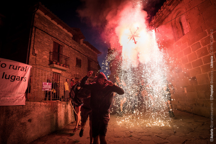 Imagen de una de las actuaciones callejeras en el festival Esfendemos a Tierra. (ESFENDEMOS A TIERRA)