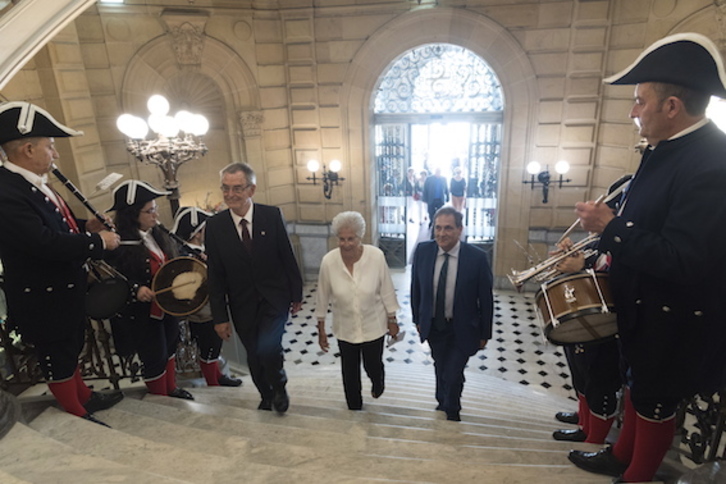 La antropóloga Teresa del Valle ha recibido el premio Eusko Ikaskuntza en el Ayuntamiento de Donostia. (Andoni CANELLADA/FOKU)