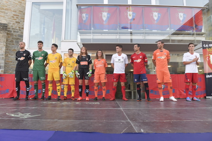 Presentación de las nuevas equipaciones de Osasuna, en Mutiloa. (Idoia ZABALETA/FOKU)