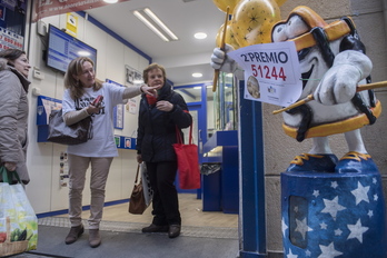 Una administración de lotería en Donostia. (Juan Carlos RUIZ / FOKU)