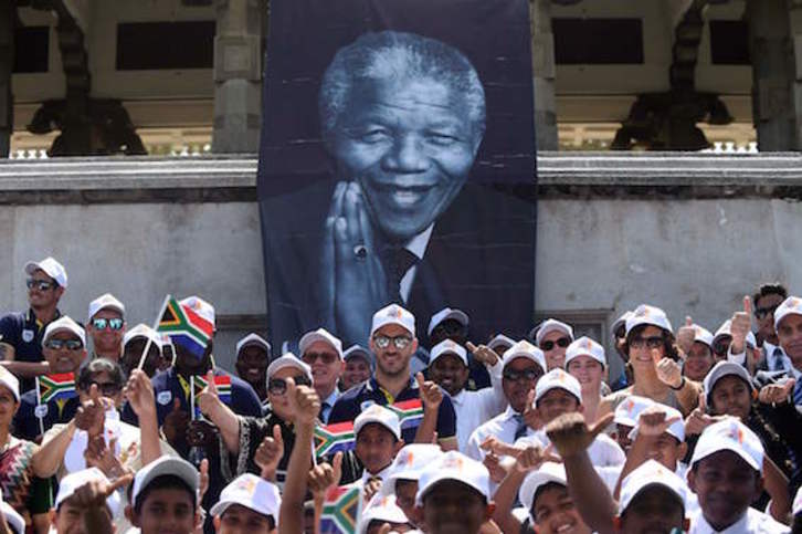 Actos de todo tipo recuerdan en Sudáfrica al líder de la lucha contra el apartheid. (Ishara S. KODIKARA/AFP)