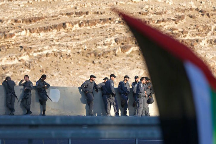 Soldados israelíes en un puesto fronterizo. (ABBAS MOMANI / AFP)