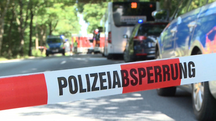 La Policía ha acordonado la calle en la que se ha producido el ataque, en Lübeck. (AFP)