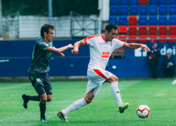 Una jugada del derbi entre Eibar y Real Sociedad. (@SDEibar)