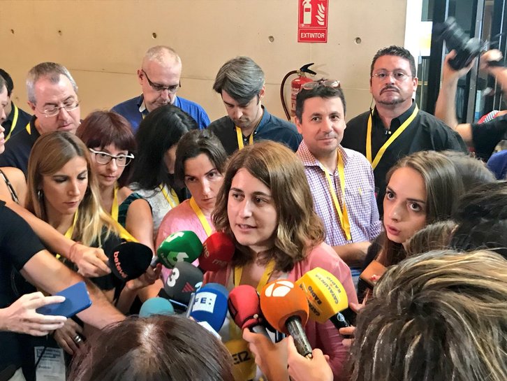Marta Pascal, rodeada por periodistas. (@Pdemocratacat)