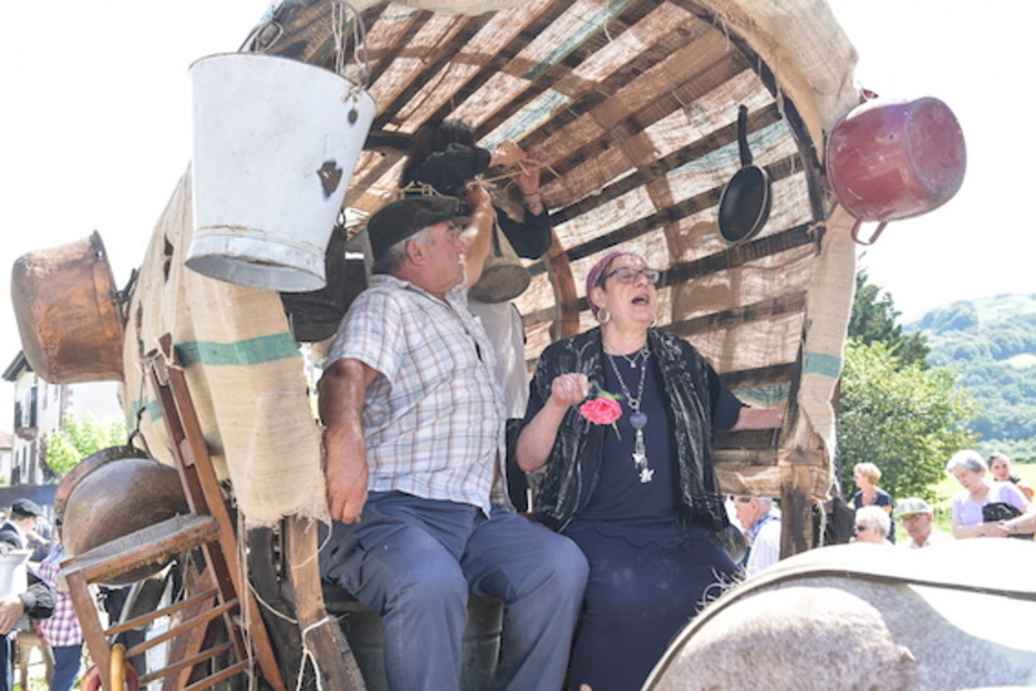 Ereindakoa saltzera herrira jaitsi beharra zegoen gero.  (Idoia ZABALETA/FOKU)