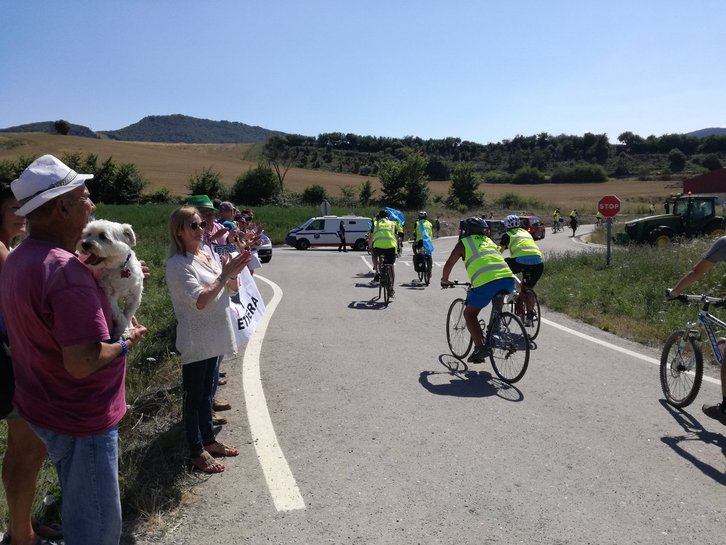 La marcha, a su llegada a Zaballa. (@Ion_Salgado)