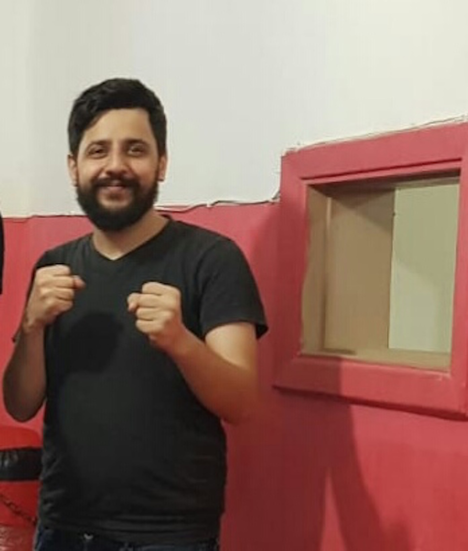 FPLPko kidea eta Beddawiko bizilaguna da Tarek. FPLPko kidea eta Beddawiko bizilaguna da Tarek.