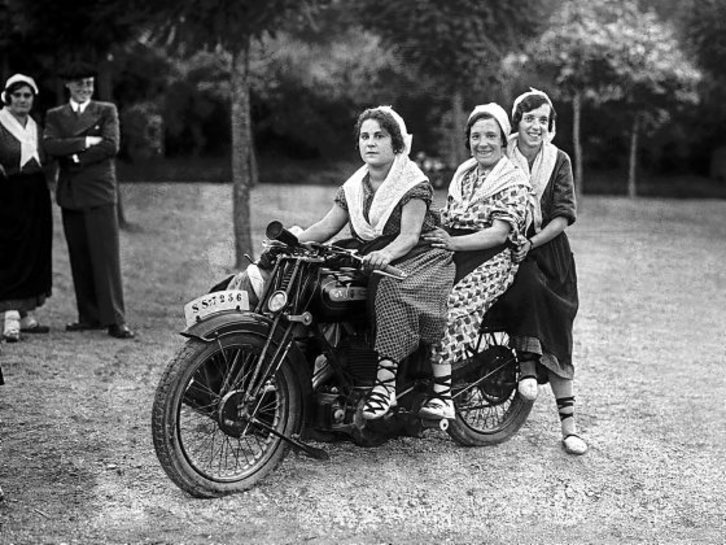 Kutxateka.Fotocar Funtsa.Ricardo Martin