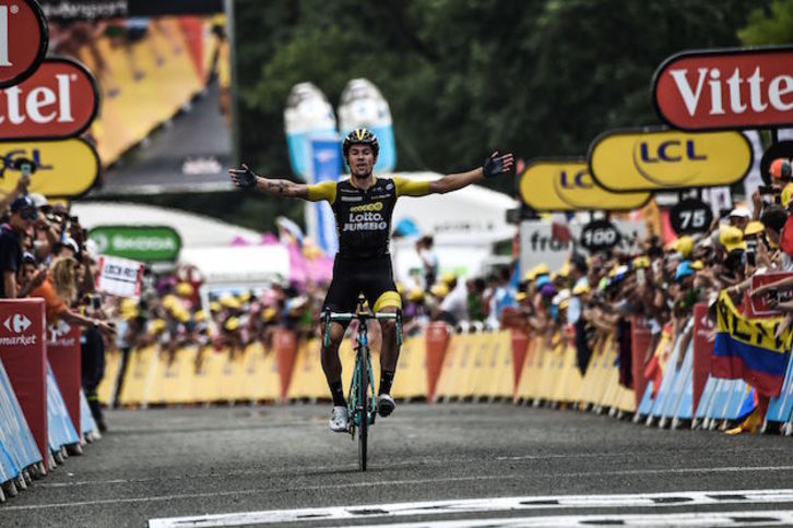 Primoz Roglic celebra su victoria en la meta de Laruns. ( JEFF PACHOUD / AFP)