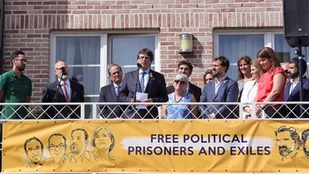 Puigdemont junto a Torra y varios consellers en la «Casa de la República» de Waterloo (Foto difundida por el president Quim Torra)