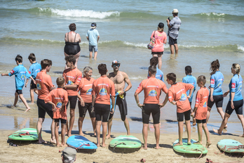 Plus de 70 écoles de surf sont comptabilisés sur tourisme64.com. © I. MIQUELESTORENA