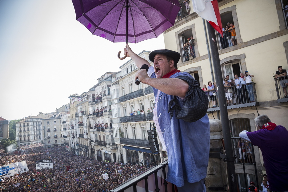 Jaietan ez daudenak ere gogoan izan ditu Zeledonek. (Endika PORTILLO / FOKU)
