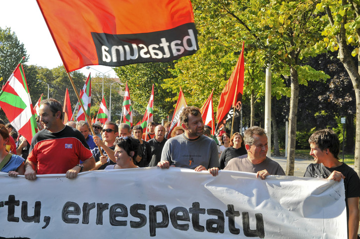 Una manifestación en Baiona contra el ataque a Batasuna. © Nicolas MOLLO