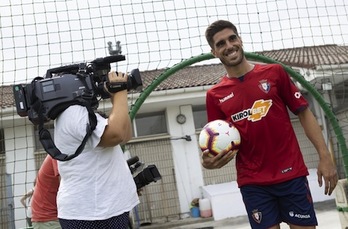 Nacho Vidal, en su presentación como jugador rojillo. (OSASUNA)
