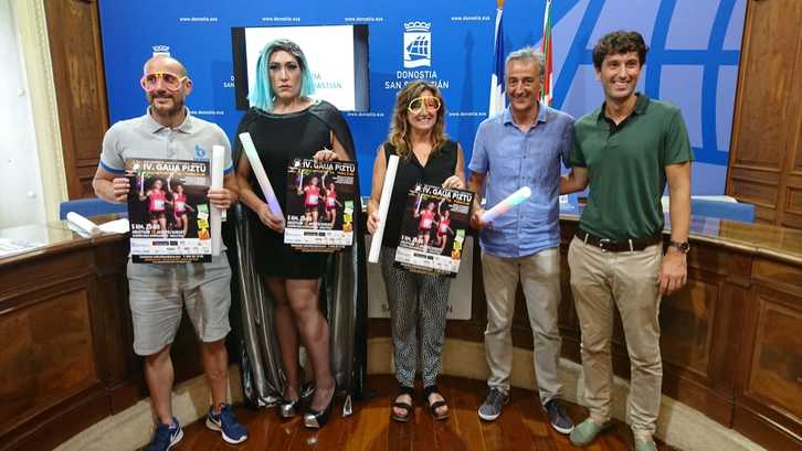 Gaua Piztu lasterketaren laugarren edizioa aurkeztu dute. (Donostiako Udala)